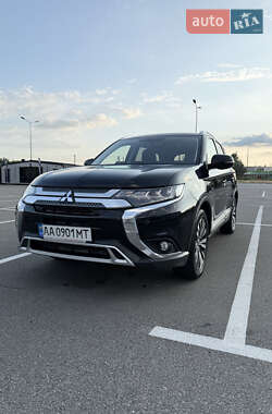 Внедорожник / Кроссовер Mitsubishi Outlander 2018 в Киеве