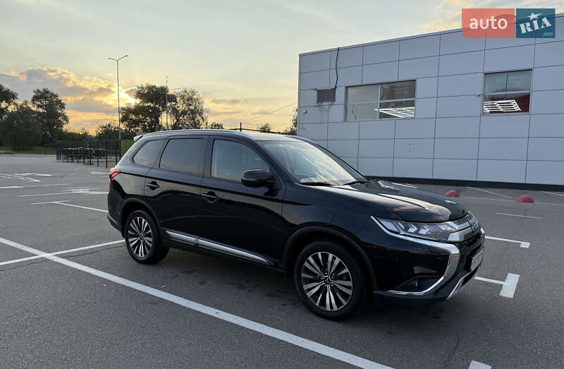 Внедорожник / Кроссовер Mitsubishi Outlander 2018 в Киеве