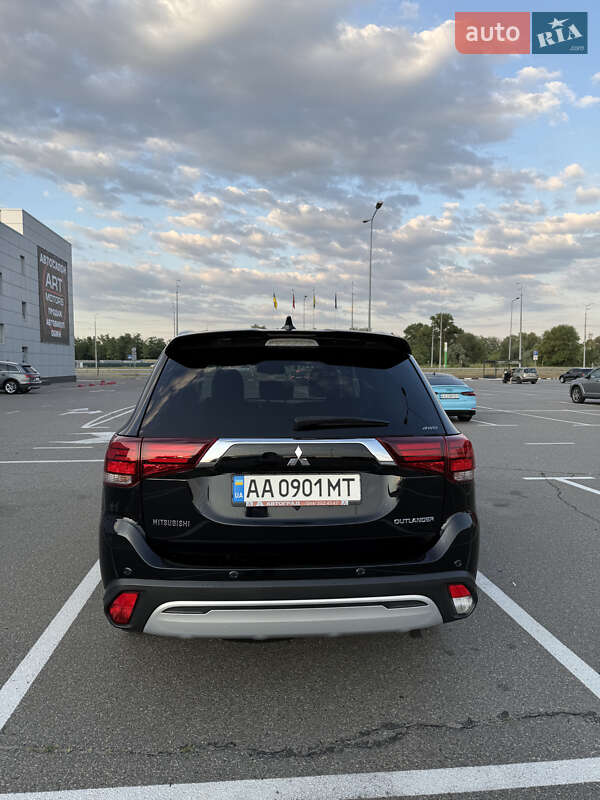 Внедорожник / Кроссовер Mitsubishi Outlander 2018 в Киеве