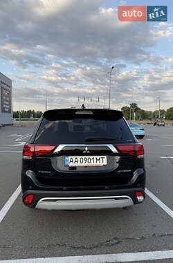 Внедорожник / Кроссовер Mitsubishi Outlander 2018 в 