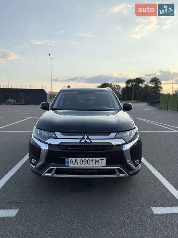 Внедорожник / Кроссовер Mitsubishi Outlander 2018 в Киеве