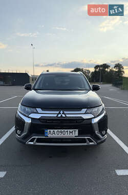 Внедорожник / Кроссовер Mitsubishi Outlander 2018 в 