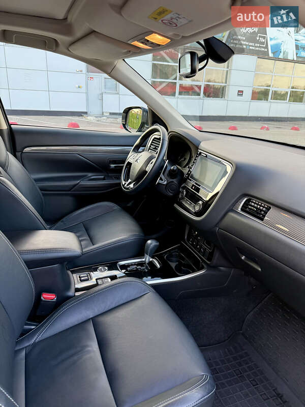 Внедорожник / Кроссовер Mitsubishi Outlander 2018 в Киеве