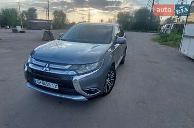 Позашляховик / Кросовер Mitsubishi Outlander 2017 в 