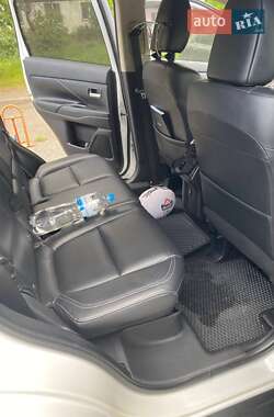 Внедорожник / Кроссовер Mitsubishi Outlander 2018 в 