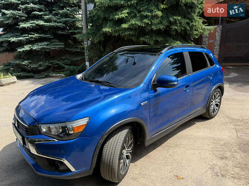 Внедорожник / Кроссовер Mitsubishi Outlander 2016 в Харькове