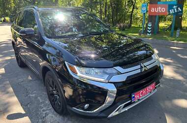 Позашляховик / Кросовер Mitsubishi Outlander 2019 в 
