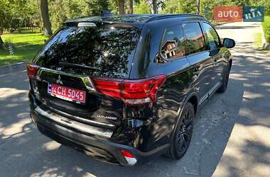 Позашляховик / Кросовер Mitsubishi Outlander 2019 в 