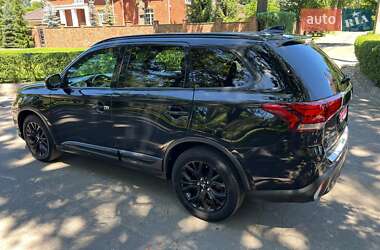 Позашляховик / Кросовер Mitsubishi Outlander 2019 в 