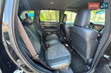 Позашляховик / Кросовер Mitsubishi Outlander 2019 в 