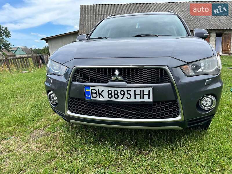 Mitsubishi Outlander 2012