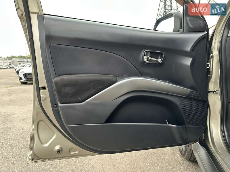 Внедорожник / Кроссовер Mitsubishi Outlander 2009 в Харькове