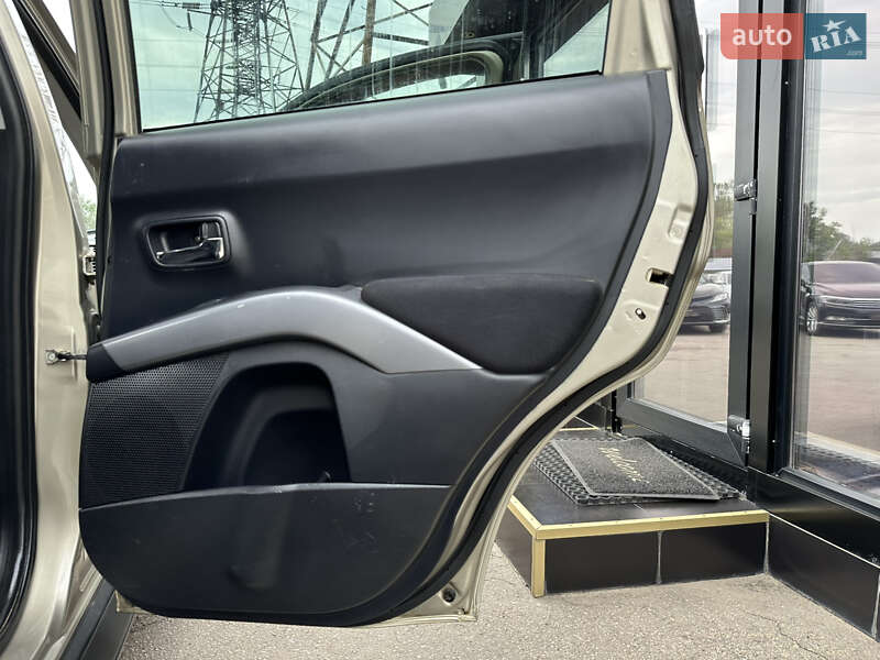 Внедорожник / Кроссовер Mitsubishi Outlander 2009 в Харькове