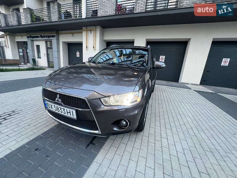Внедорожник / Кроссовер Mitsubishi Outlander 2010 в 