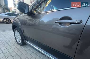 Внедорожник / Кроссовер Mitsubishi Outlander 2010 в 