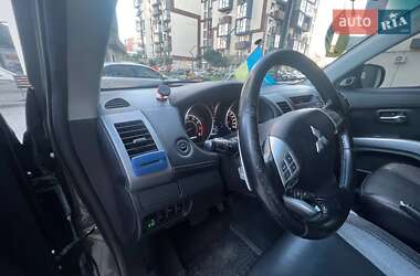 Внедорожник / Кроссовер Mitsubishi Outlander 2010 в 