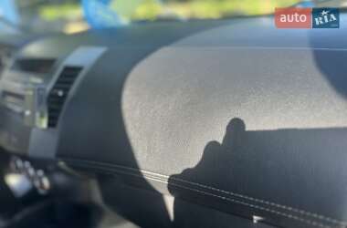 Внедорожник / Кроссовер Mitsubishi Outlander 2010 в 