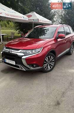 Позашляховик / Кросовер Mitsubishi Outlander 2019 в Полтаві