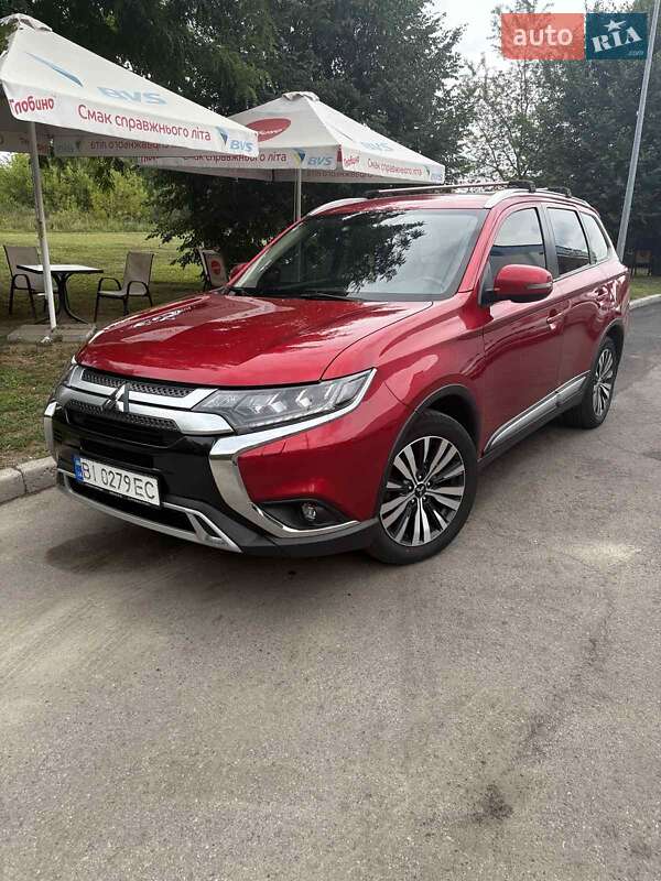 Внедорожник / Кроссовер Mitsubishi Outlander 2019 в Полтаве