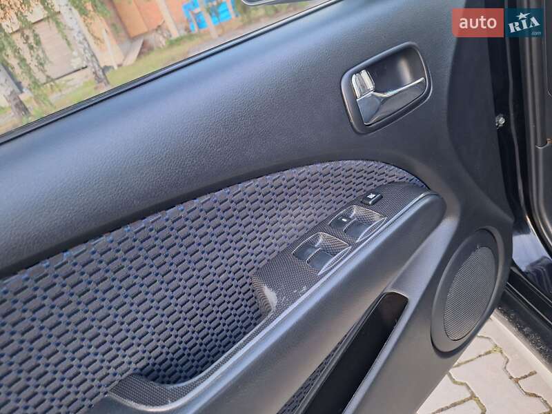 Внедорожник / Кроссовер Mitsubishi Outlander 2008 в Черновцах