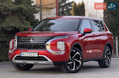 Внедорожник / Кроссовер Mitsubishi Outlander 2021 в 
