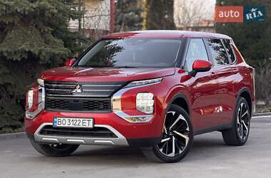 Внедорожник / Кроссовер Mitsubishi Outlander 2021 в 