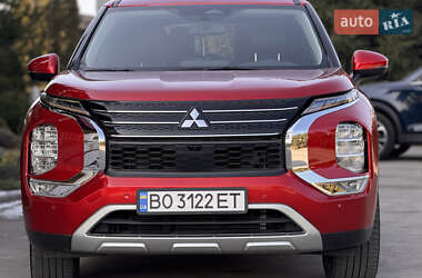 Внедорожник / Кроссовер Mitsubishi Outlander 2021 в 