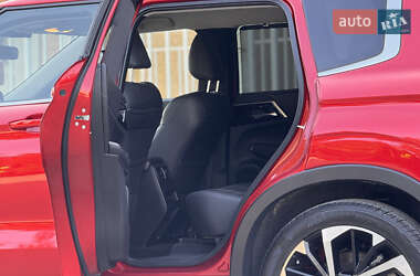 Внедорожник / Кроссовер Mitsubishi Outlander 2021 в 