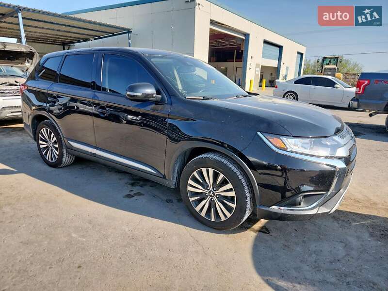 Внедорожник / Кроссовер Mitsubishi Outlander 2020 в Днепре