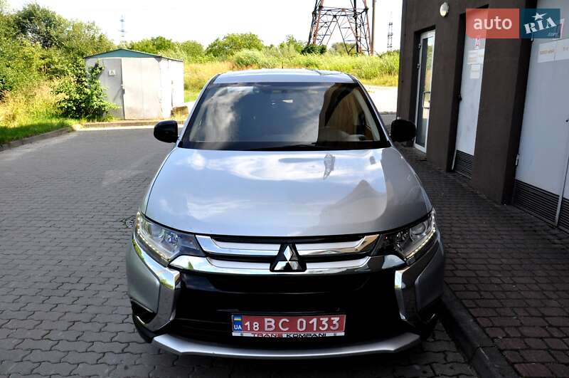 Позашляховик / Кросовер Mitsubishi Outlander 2016 в Львові