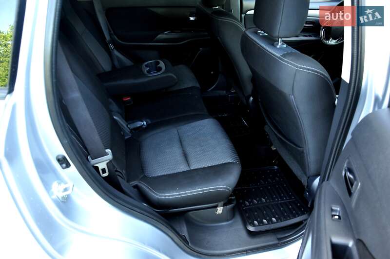 Позашляховик / Кросовер Mitsubishi Outlander 2016 в Львові