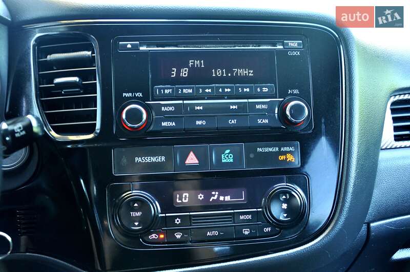 Позашляховик / Кросовер Mitsubishi Outlander 2016 в Львові