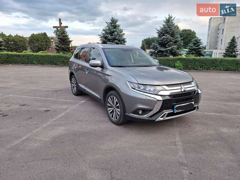Внедорожник / Кроссовер Mitsubishi Outlander 2021 в Каменском