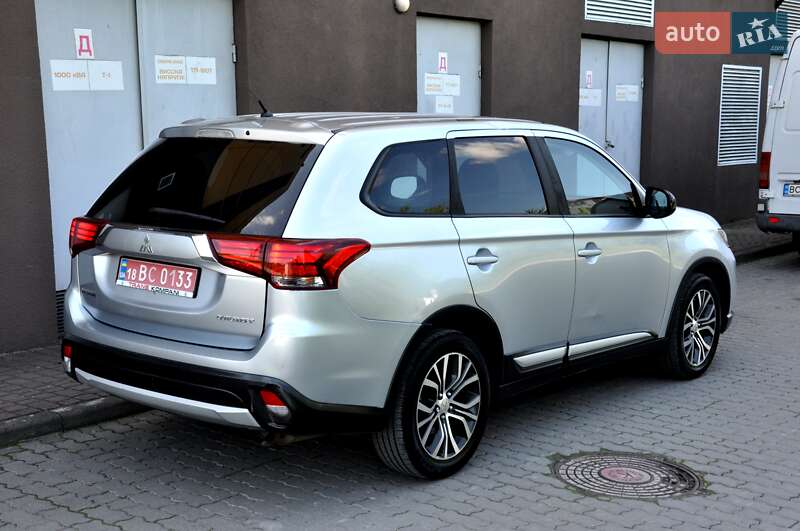 Позашляховик / Кросовер Mitsubishi Outlander 2016 в Львові