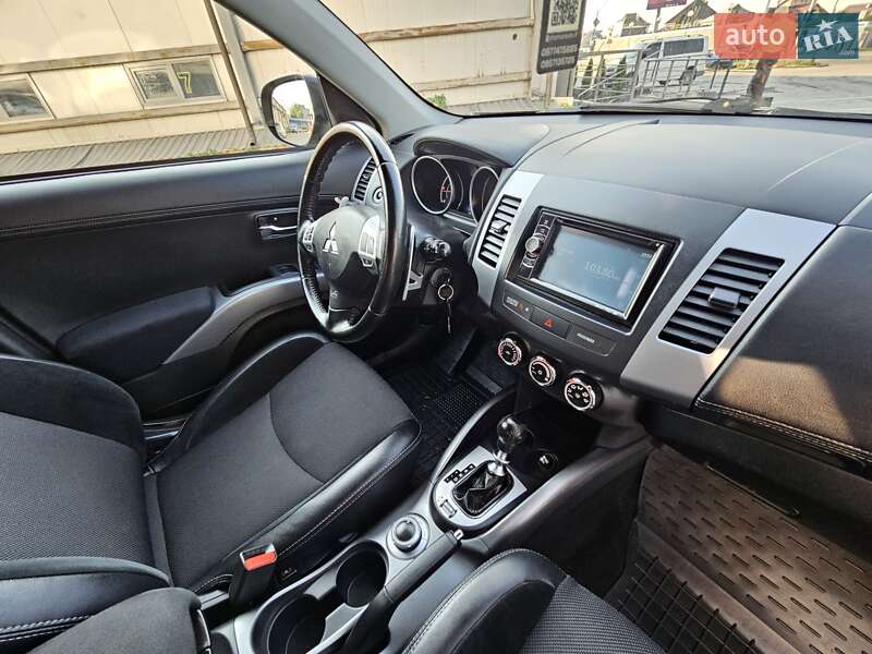 Внедорожник / Кроссовер Mitsubishi Outlander 2012 в Ивано-Франковске