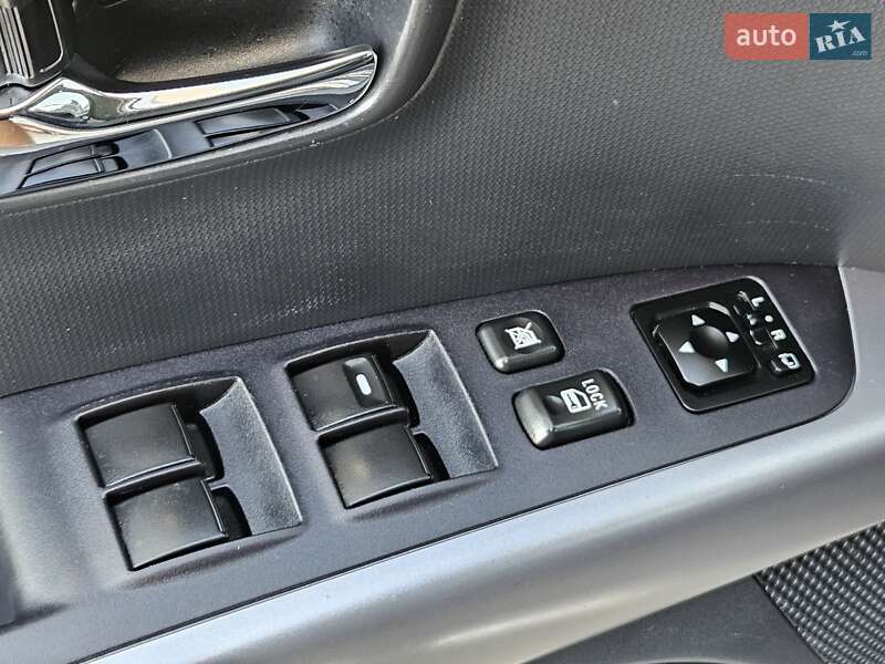 Внедорожник / Кроссовер Mitsubishi Outlander 2012 в Ивано-Франковске
