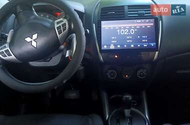 Внедорожник / Кроссовер Mitsubishi Outlander 2011 в 