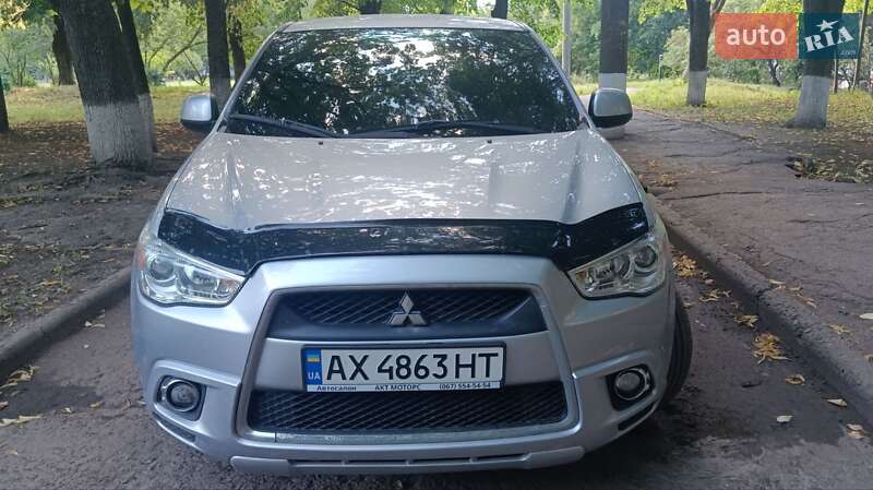 Внедорожник / Кроссовер Mitsubishi Outlander 2011 в 