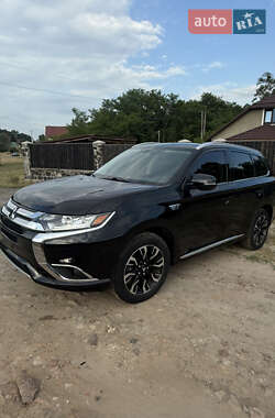 Внедорожник / Кроссовер Mitsubishi Outlander 2018 в Десне
