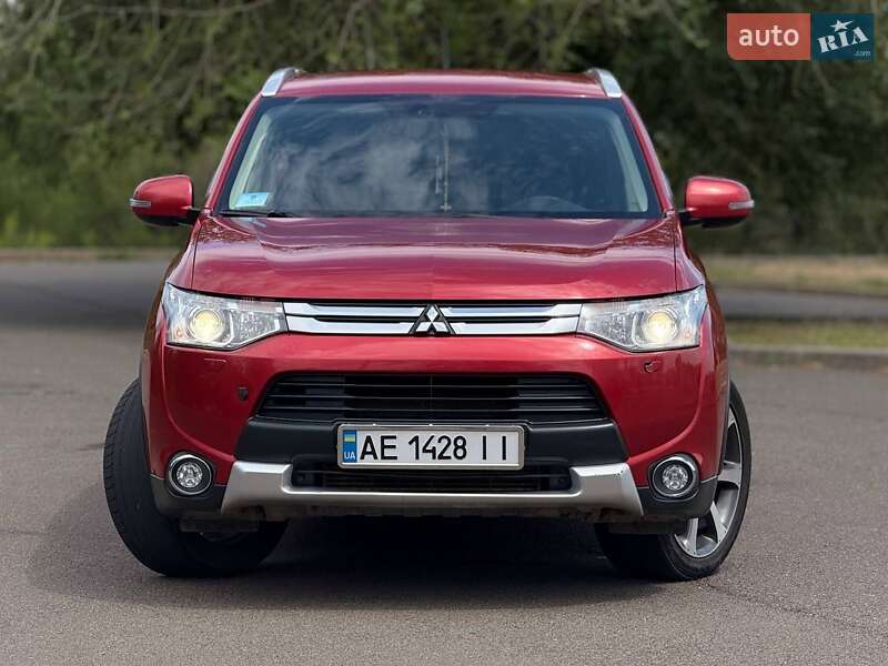 Внедорожник / Кроссовер Mitsubishi Outlander 2014 в Кривом Роге
