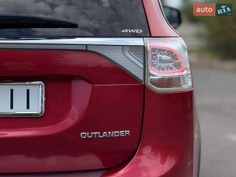 Внедорожник / Кроссовер Mitsubishi Outlander 2014 в Кривом Роге
