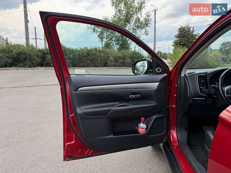 Внедорожник / Кроссовер Mitsubishi Outlander 2014 в Кривом Роге