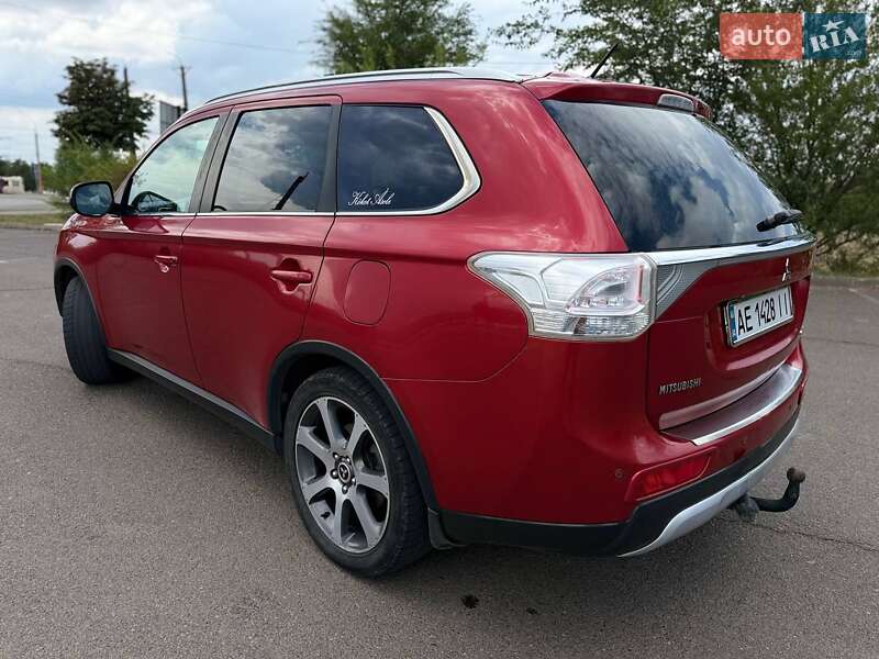 Внедорожник / Кроссовер Mitsubishi Outlander 2014 в Кривом Роге