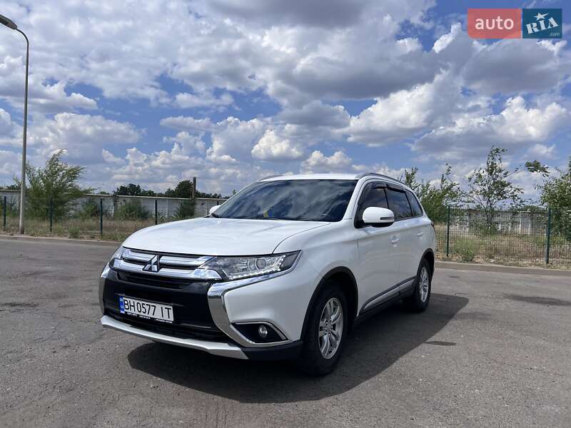 Внедорожник / Кроссовер Mitsubishi Outlander 2016 в Вознесенске