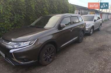 Позашляховик / Кросовер Mitsubishi Outlander 2021 в Києві