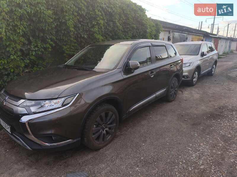 Mitsubishi Outlander 2021