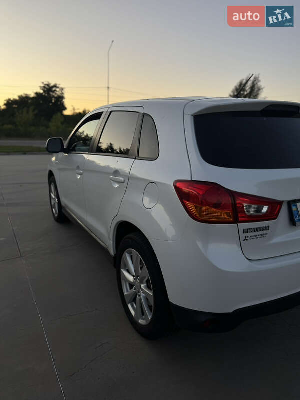 Внедорожник / Кроссовер Mitsubishi Outlander 2015 в Вышгороде