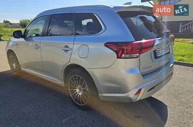 Внедорожник / Кроссовер Mitsubishi Outlander 2021 в 