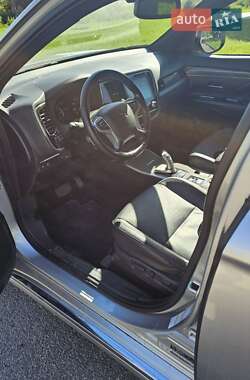 Внедорожник / Кроссовер Mitsubishi Outlander 2021 в 