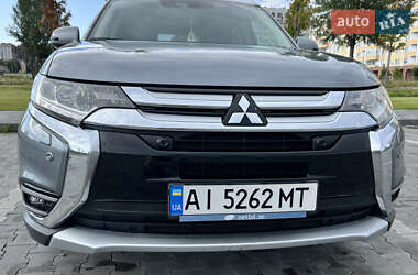 Внедорожник / Кроссовер Mitsubishi Outlander 2016 в 